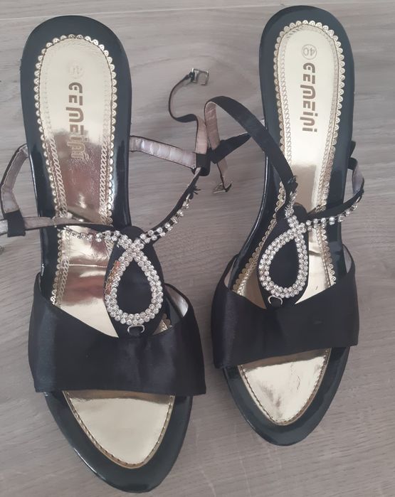 Sandale negre de vară