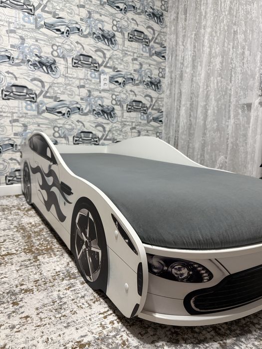 Детская кровать-машина