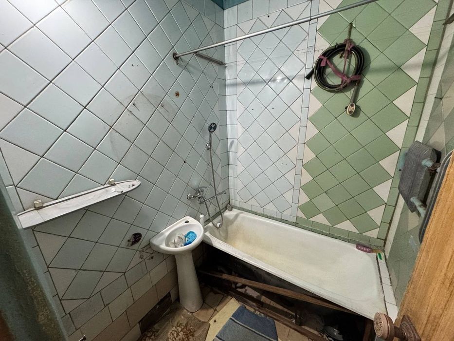 Продается 2 комнатная до метро Чиланзар 500 метр