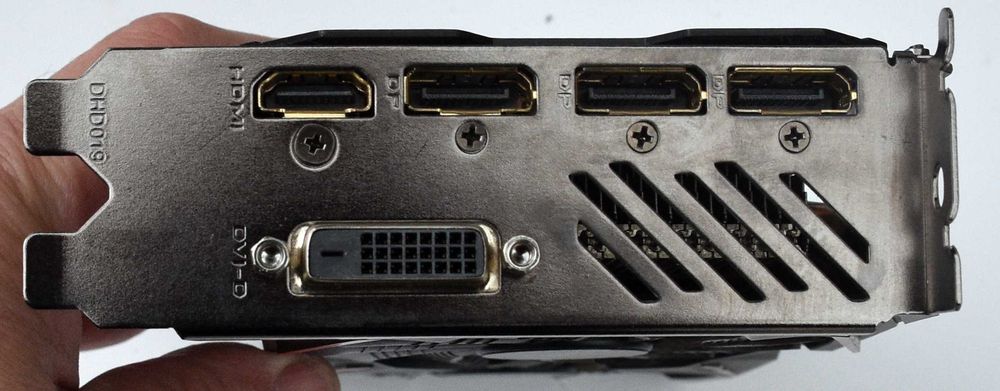 Продавам видеокарта Radeon RX480 8GB GDDR5 OC в перфектно състояние.