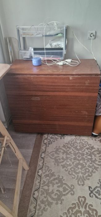 Качественный стол для гостей