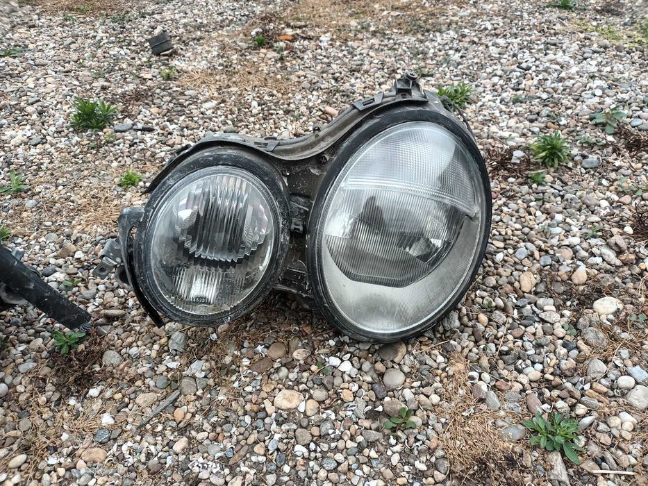 ляв десен ксенонов фар за мерцедес Е класа в210 MERCEDES E CLASSA W210