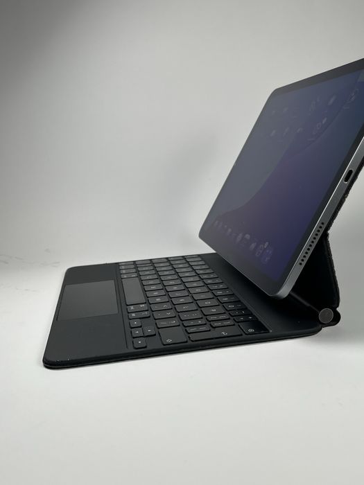 iPad Air 5 11”, M1, 256 GB, Wi-Fi + Apple Magic Keyboard (с тракпад)