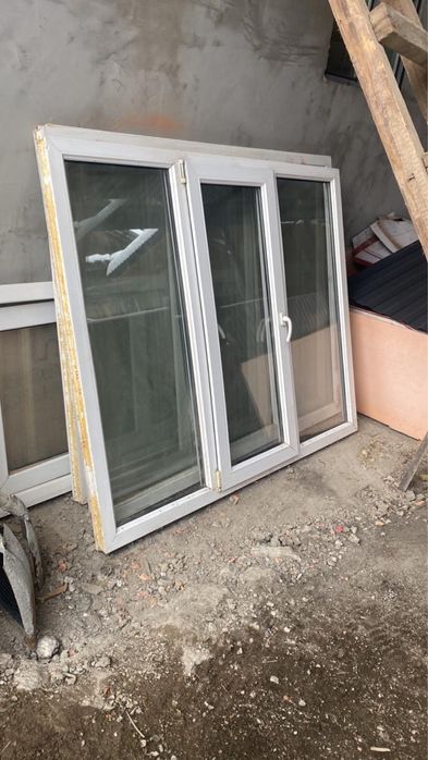 Пластиковые окна и дверь (б/у)
