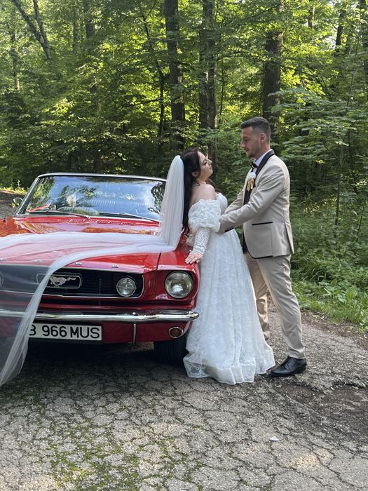 Inchiriez masina de epoca decapotabila Ford Mustang pentru sedinte foto , nunti, evenimente