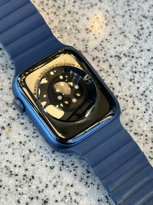 Продам apple watch series 7 45 mm