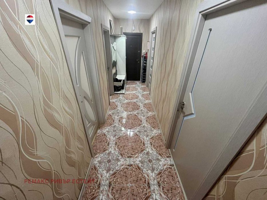 Продава се Тристаен апартамент в Русе, Родина 1 - 89 кв.м за 768 €/кв.м - Снимка #2