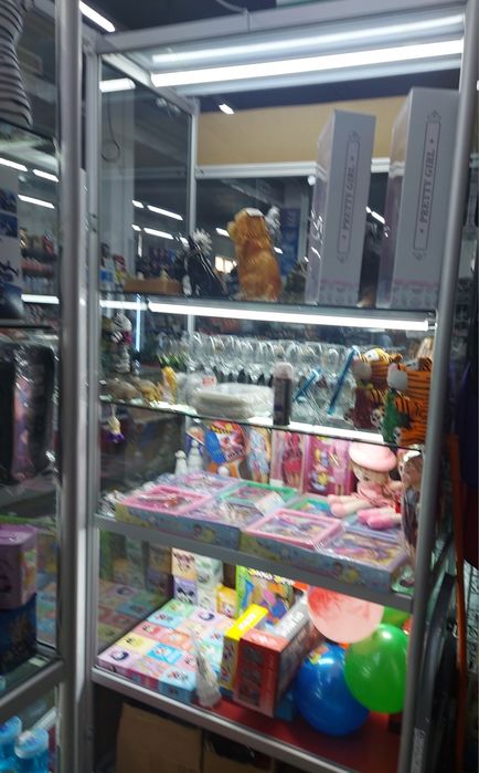Срочно продам стеклянные ветрины