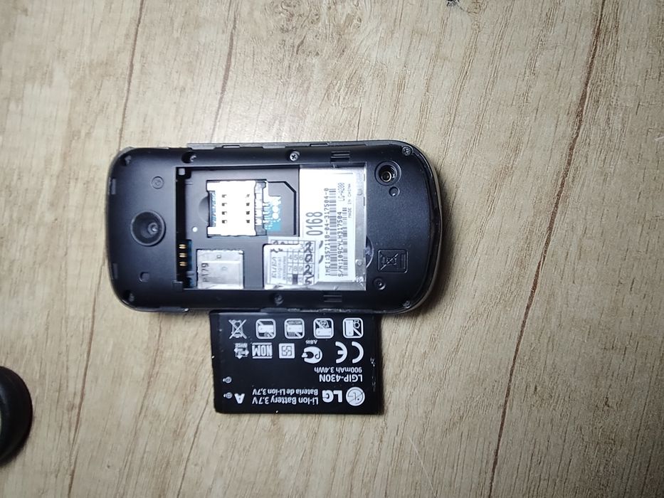 Продавам запазен телефон LG