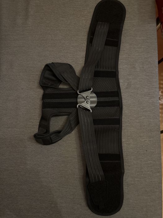 Ластичен колан за изправяне на гръб