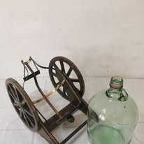 Sticla de vin cu suport car