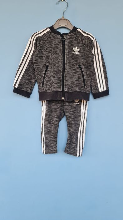 Адидас анцуг за бебе