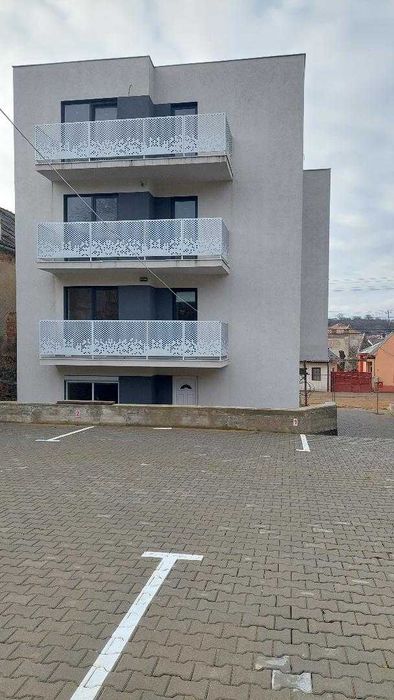 Vand apartament 2 dormitoare, bloc nou, centru Turda
