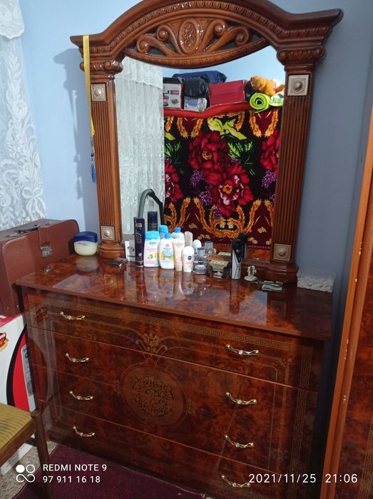 Срочно спальный гарнитур сотилади холати яхши