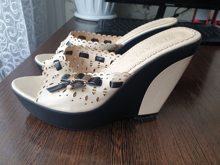 Шлепки на платформе