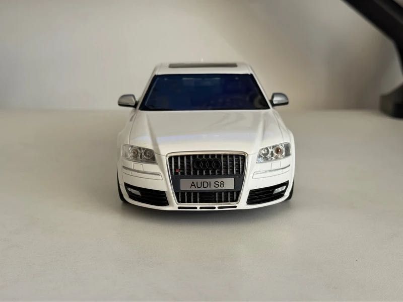 Macheta Audi S8 D3 1:18 OTTO OT699