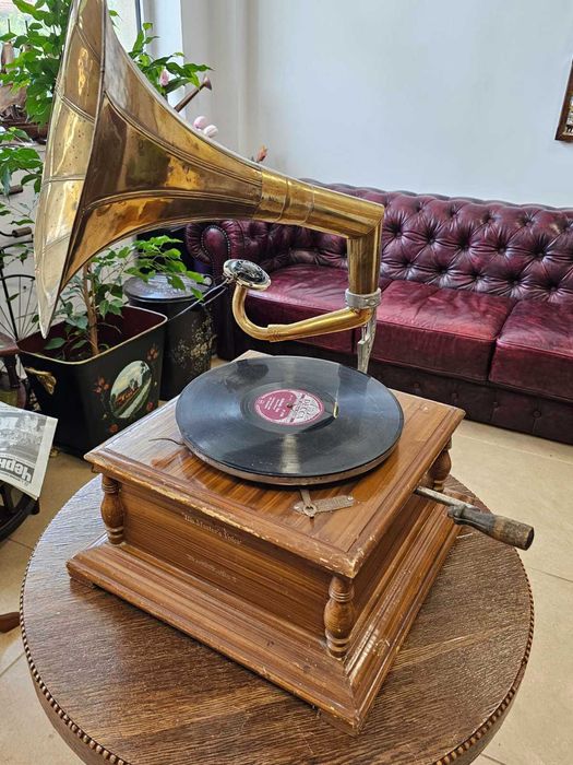 Ретро грамофон Master’s Voice