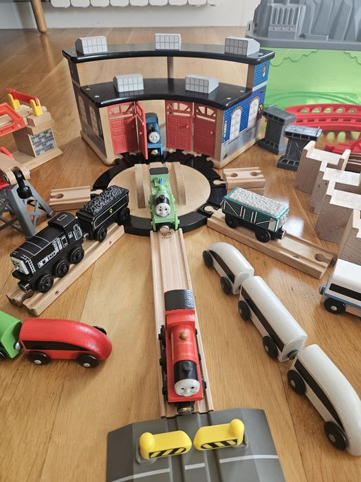 Дървено влакче Голям сет Томас Brio, Hape