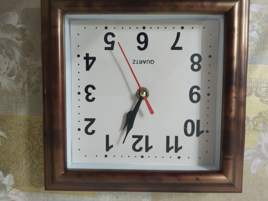 Продам зарядки,шнуры,часы рабочие