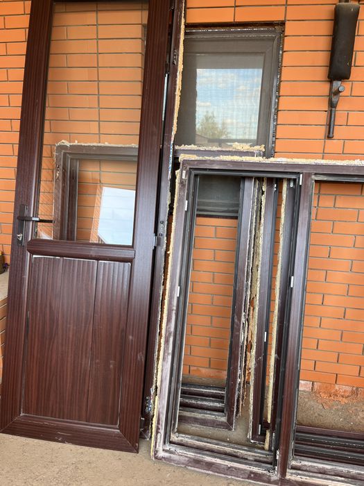 Пластиковые окна и дверь б/у