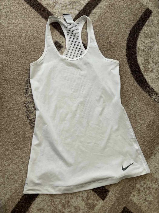 Дамски комплект Nike и потник Nike!