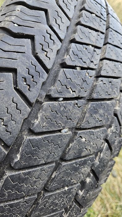 4бр гуми 215 65 16С барум