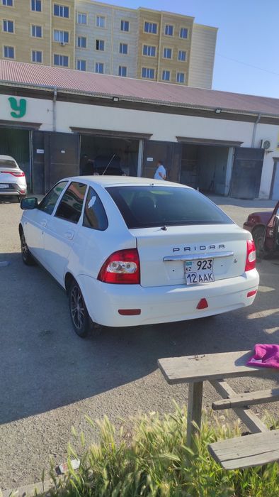 Автомобиль лада приора продам