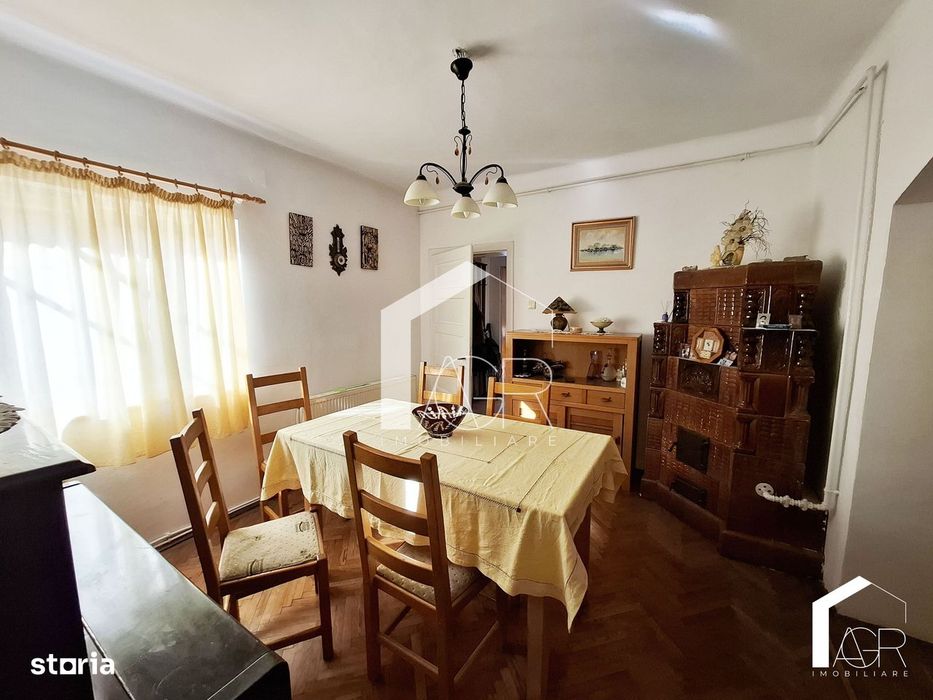 Casa tip duplex cu 6 camere, zona Republicii
