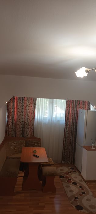 Închiriez garsonieră