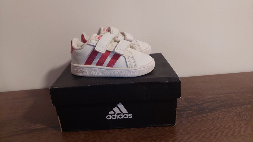 Маратонки Adidas 20 номер