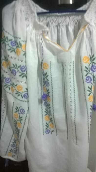 Ie Traditional Romaneasca