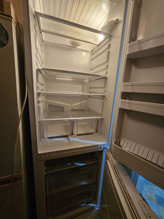 Продаю холодильники LG express cool и INDESIT