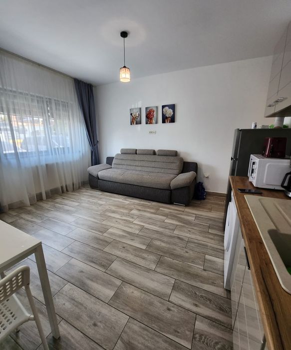 închiriez apartament cu 2 camere până pe 15 iunie