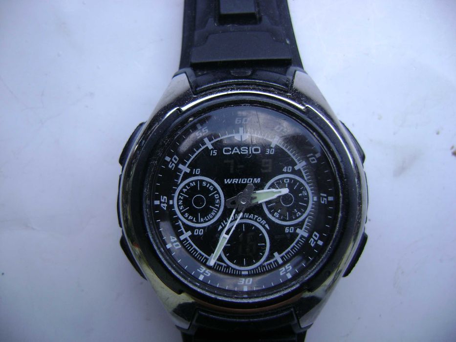 Продавам 5 броя кварцови часовника Jaques Lemans,Quasatron,Casio