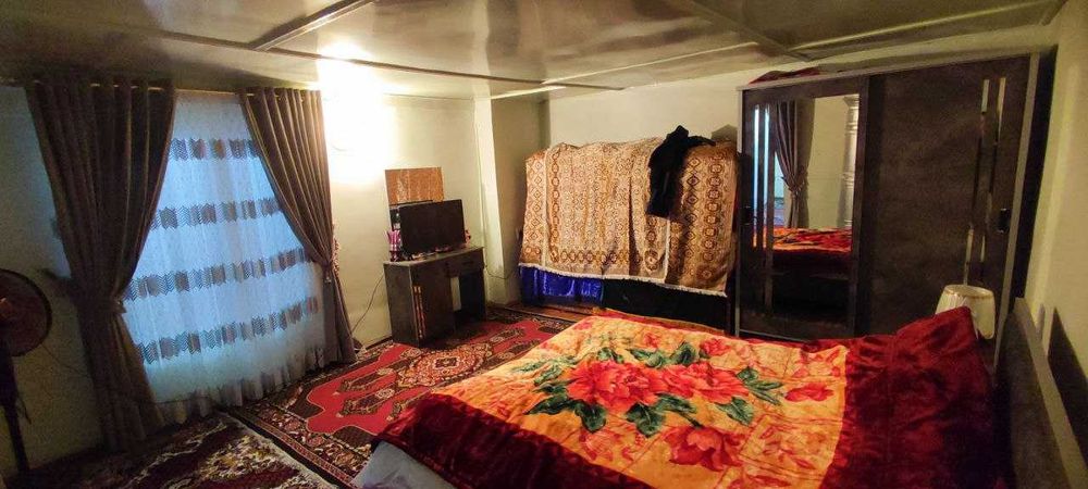 Себзорда Уй сотилаdi.