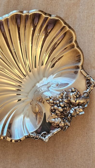 Старинное посеребрённое блюдо