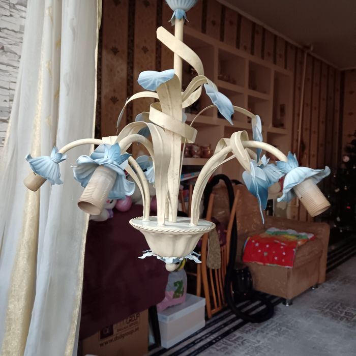 Продам люстры разные все в очень хорошем состоянии.