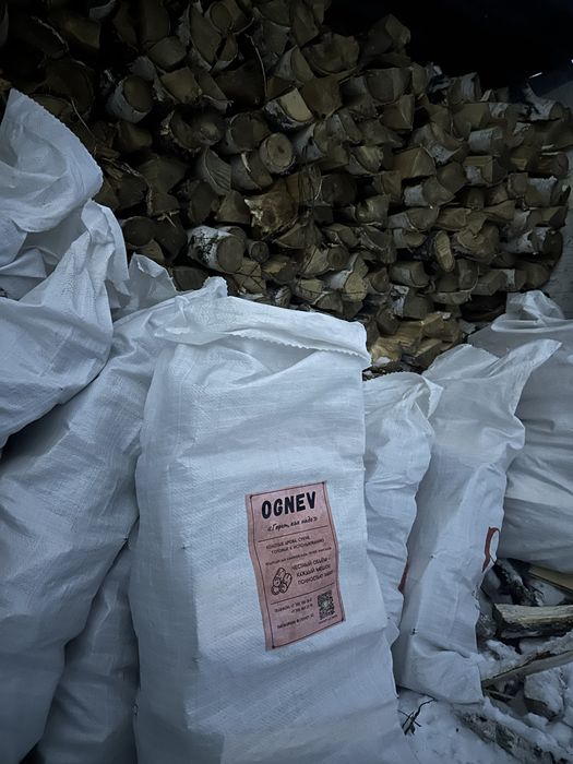 Дрова колотые, березовые, в мешках