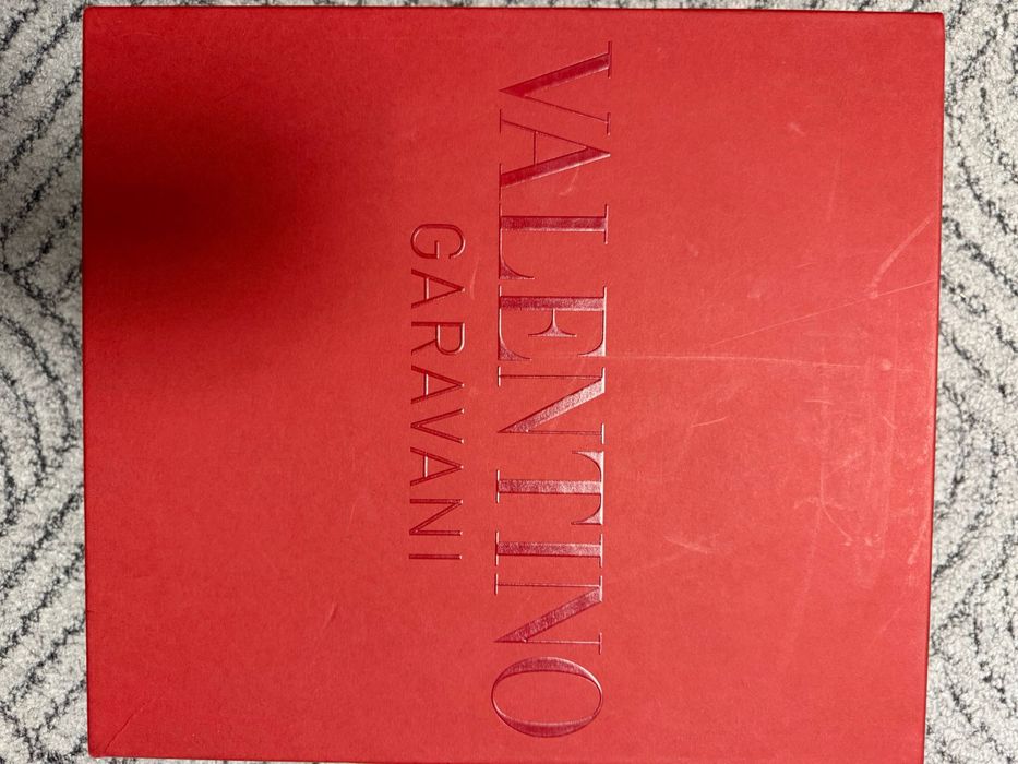 Ghete Valentino Garavani marimea 36 Noi originale din Outlet Barcelona