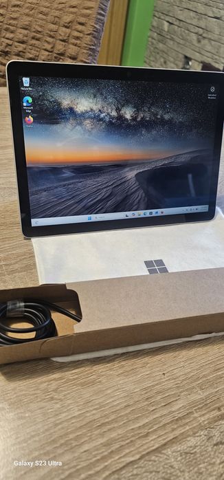 Micrrosoft surface go 3 intel Corei3