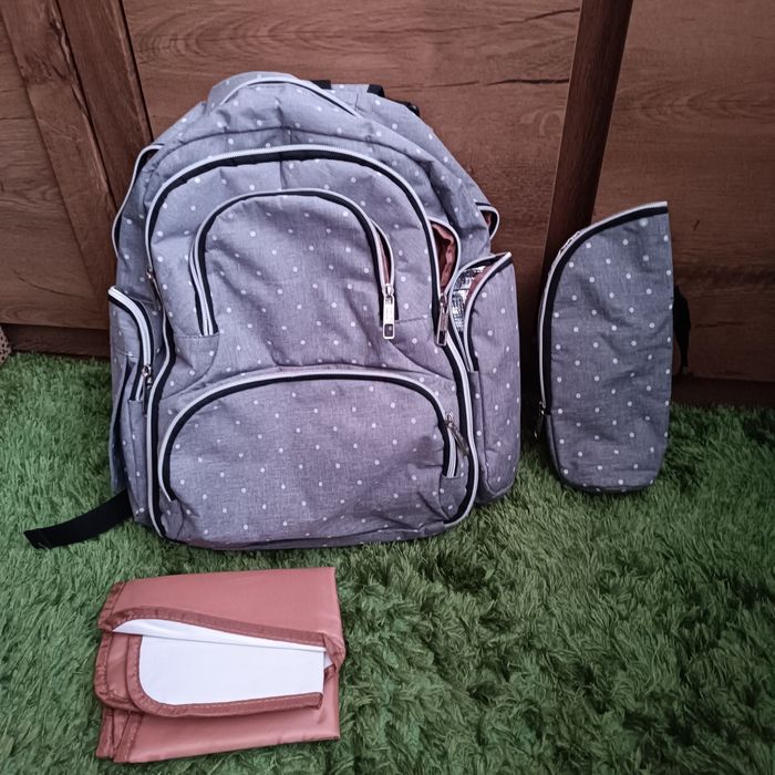 Ghiozdan pentru mama și bebe