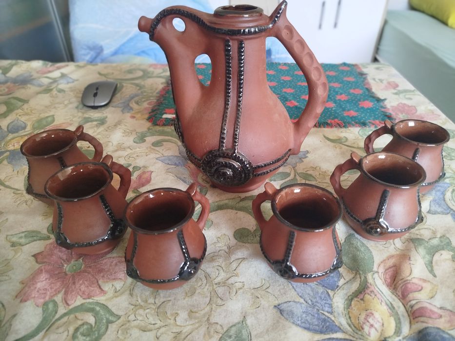 Керамичен/кален сервиз :)