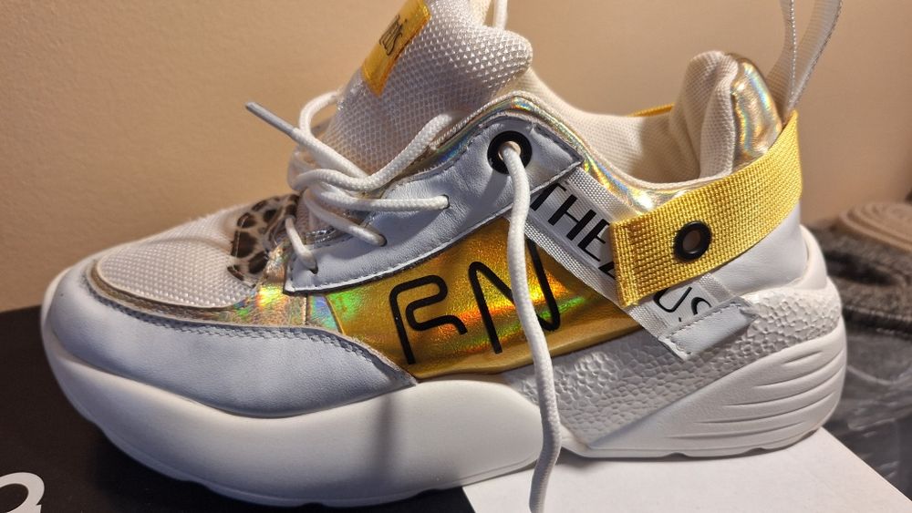 Adidas Dama Thezeus mărimea 38