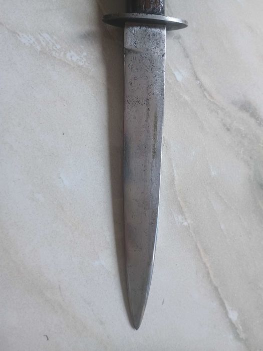 Baioneta. Pumnal tranșeu .