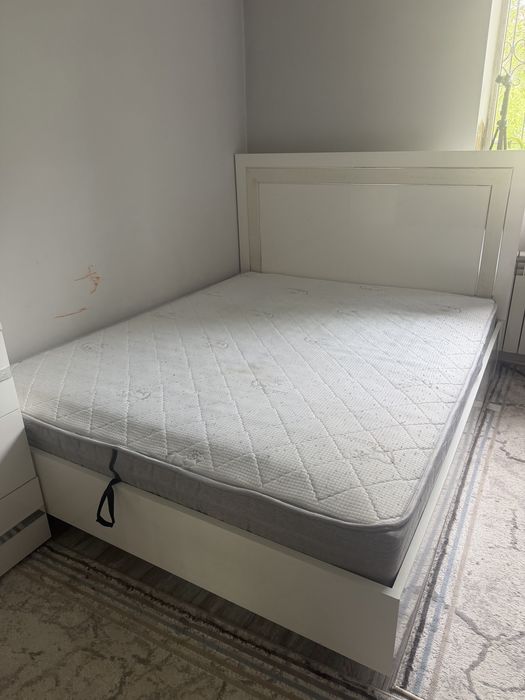 2х спальная Кровать 180*200. В хорошем состояний. Доставка есть
