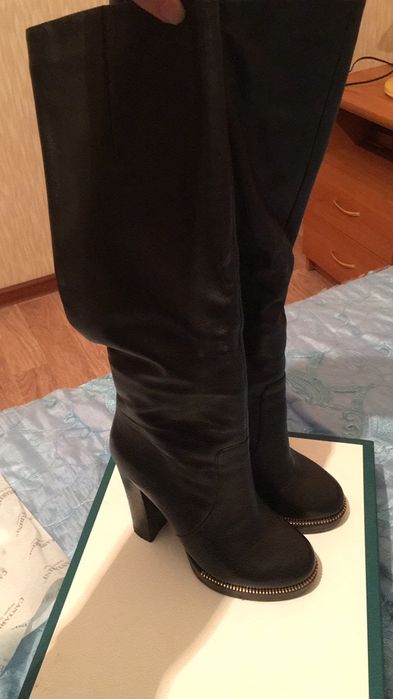 Новые кожаные сапоги баскони