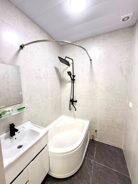 Своя!!! Яшнабад улица Иззат Новостройка продаю квартиру  3/5/8  69м2