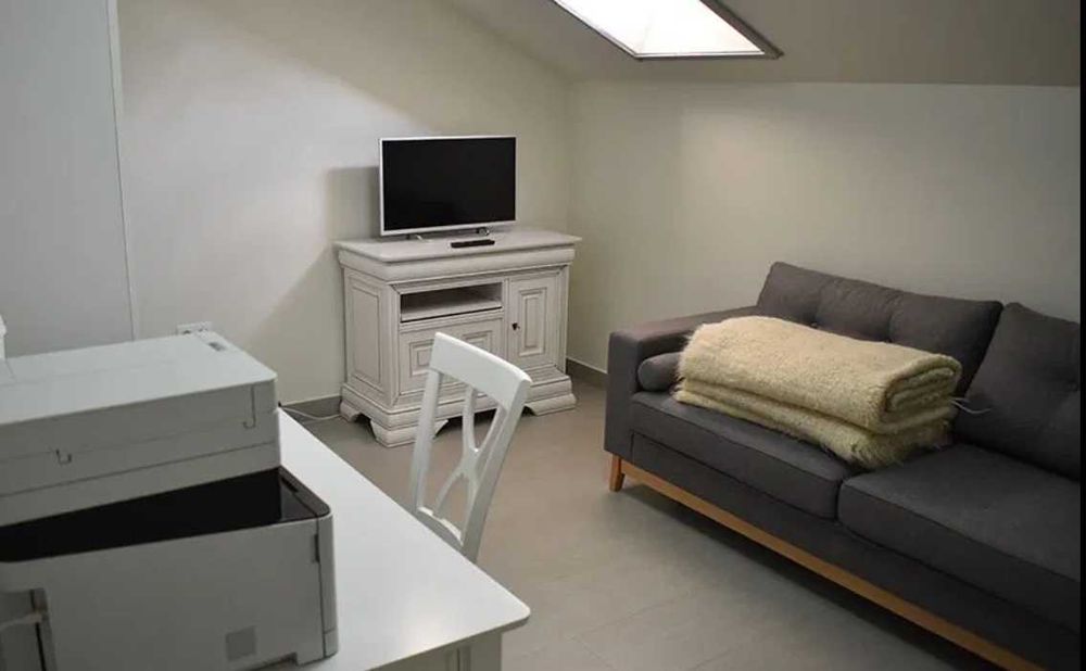 Дава се под наем Едностаен апартамент в Бургас, Братя Миладинови - 30 кв.м за 173.4 € - Снимка #2