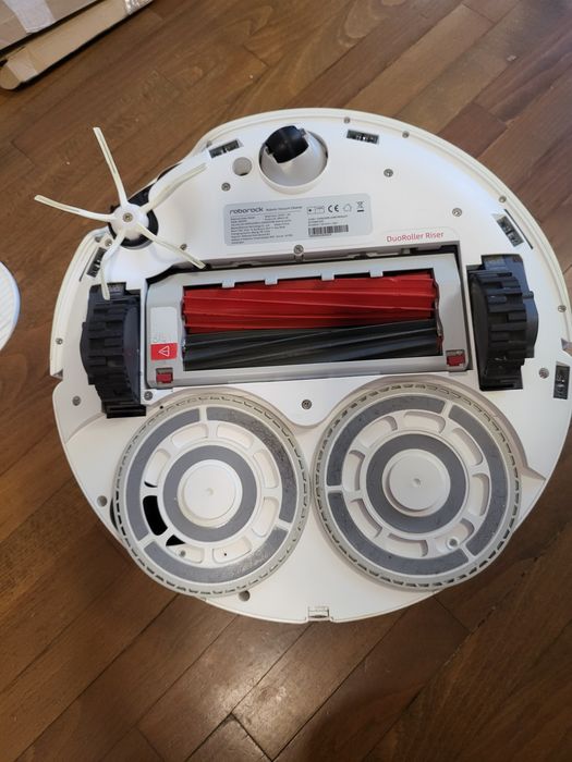 Прахосмукачка робот Roborock QRevo Master със станция