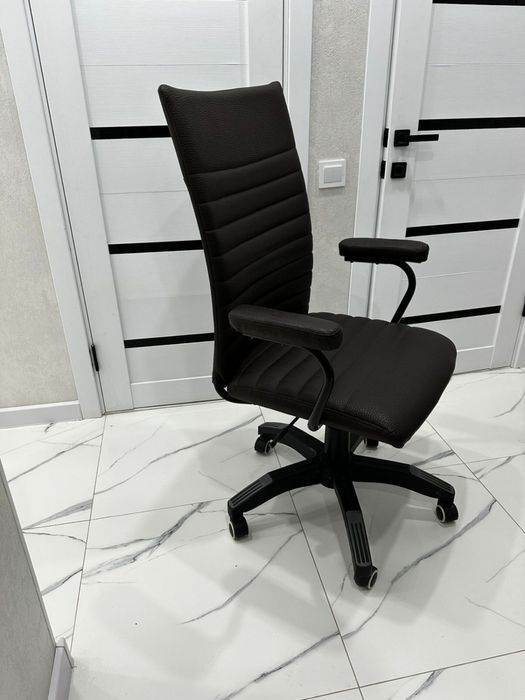 Продам кресло для офиса б/у